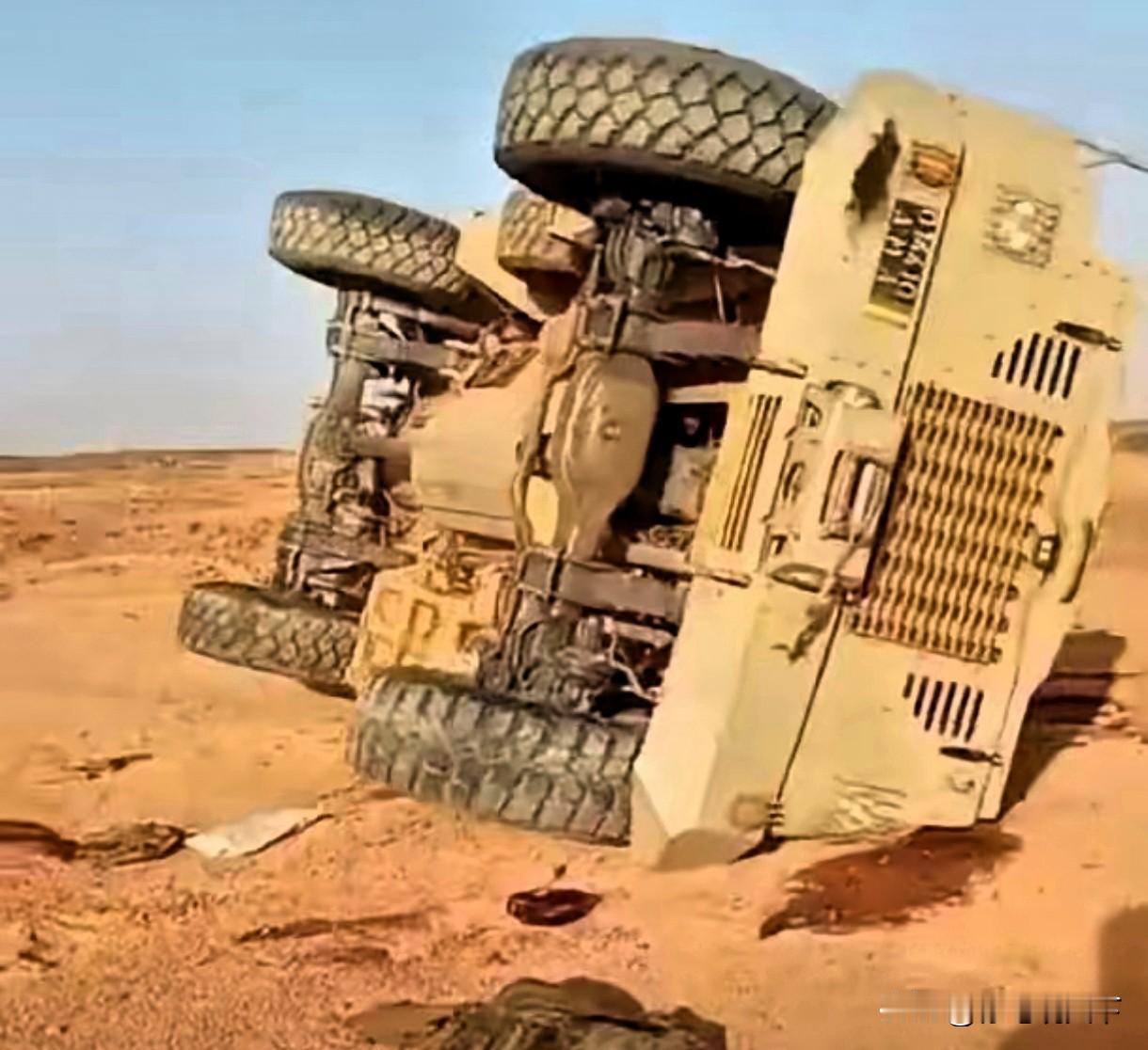 马里重镇基达尔失守了，俄军和马里守军只能突围！多辆俄罗斯和我国制造的装甲车辆被摧