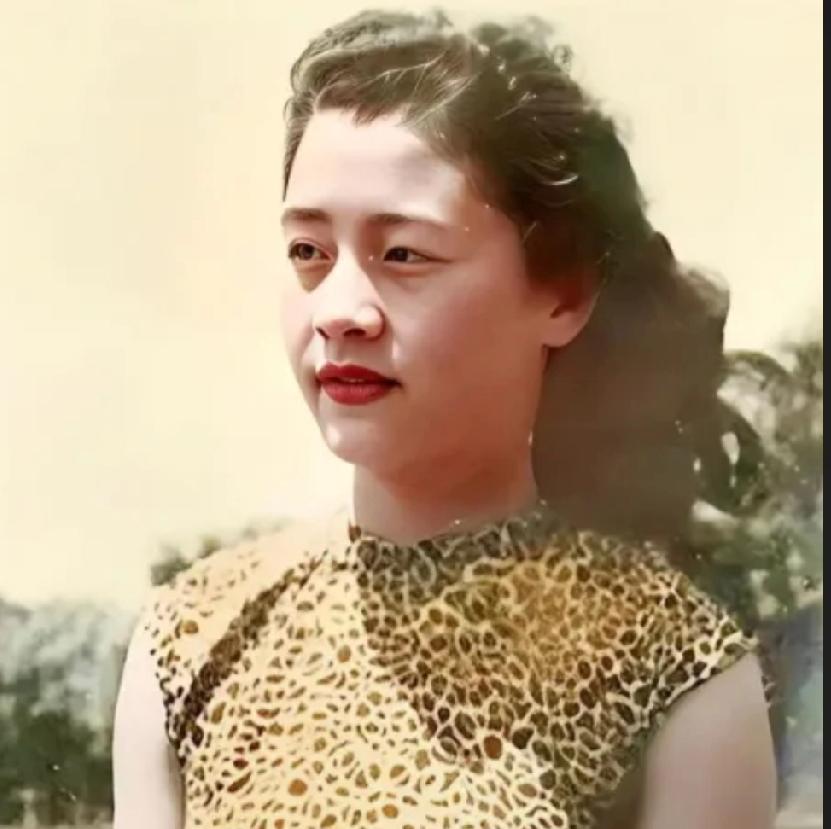 28岁年龄差！
！1947年
，年仅20岁的徐雯波决定嫁给48岁的张大千，
这段