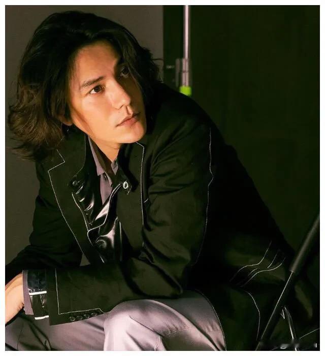 陈坤：为了董洁愿意等15年，不介意做孩子继父，今修成正果


每日娱选，每日给你