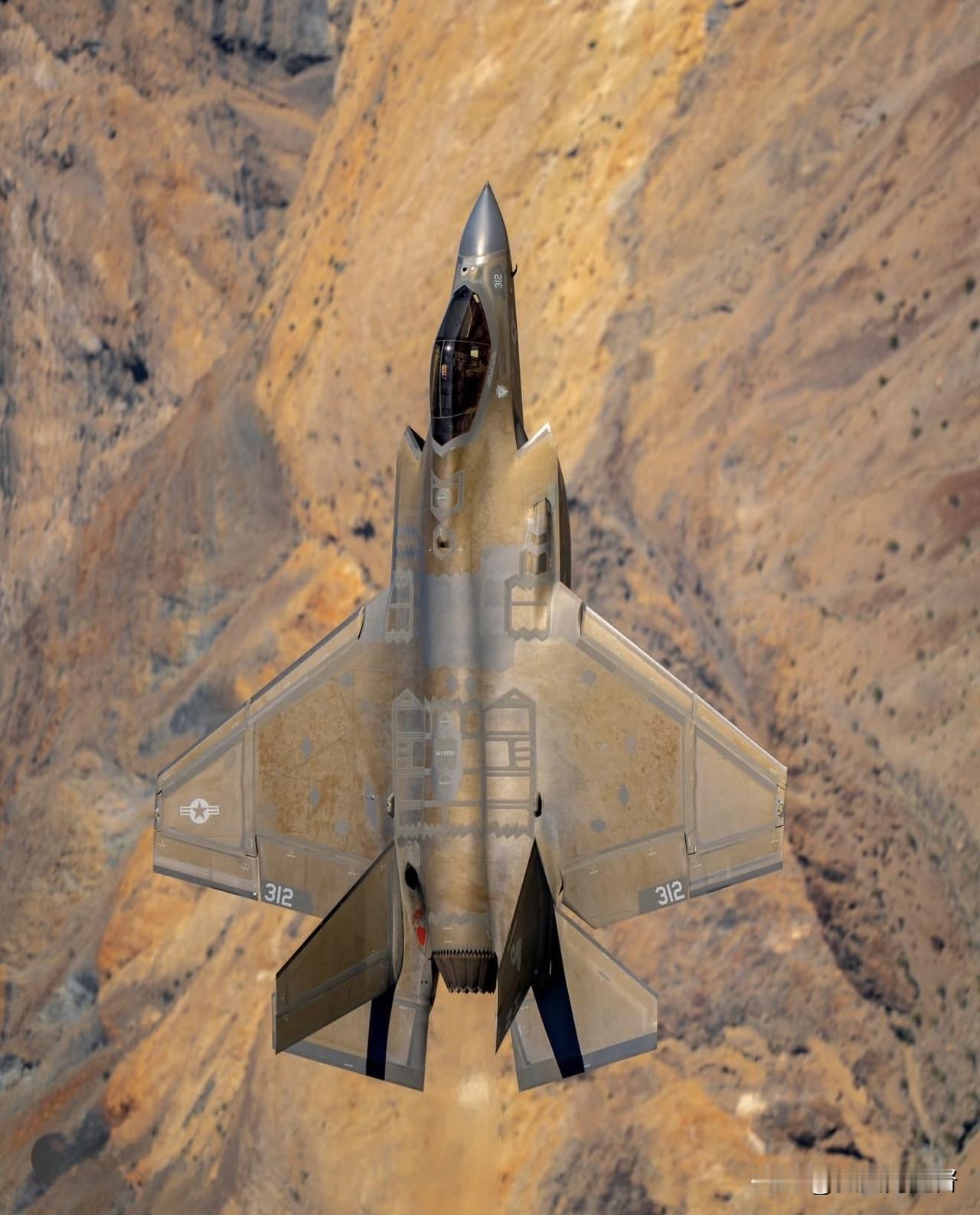 【美国的F35都生锈了，有人竟说这是沙漠迷彩】

F-35战斗机的锈蚀问题已成为