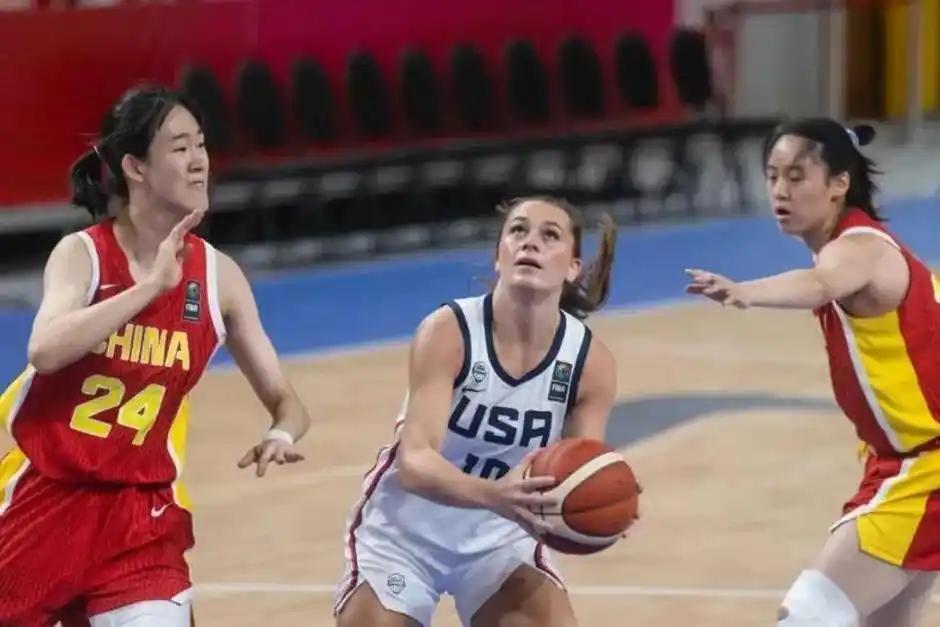 女篮惨败美国后，牛鬼蛇神全炸出来了。有人骂杨舒予，有人喷宫鲁鸣，恨不得把所有罪过