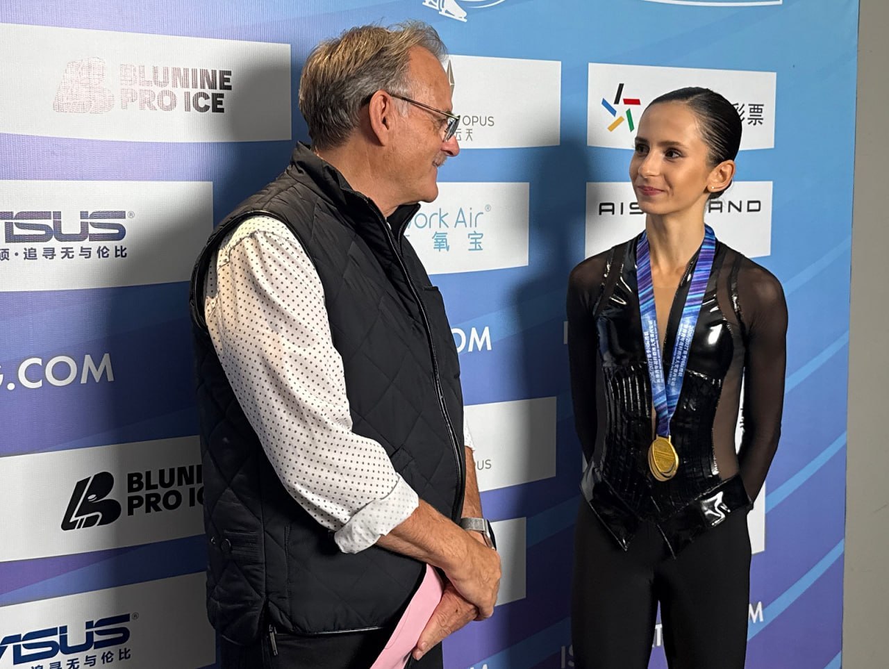 Sofia Dzepka 夺冠后采访— 分享一下你夺冠后的感受吧。我想说的是，观