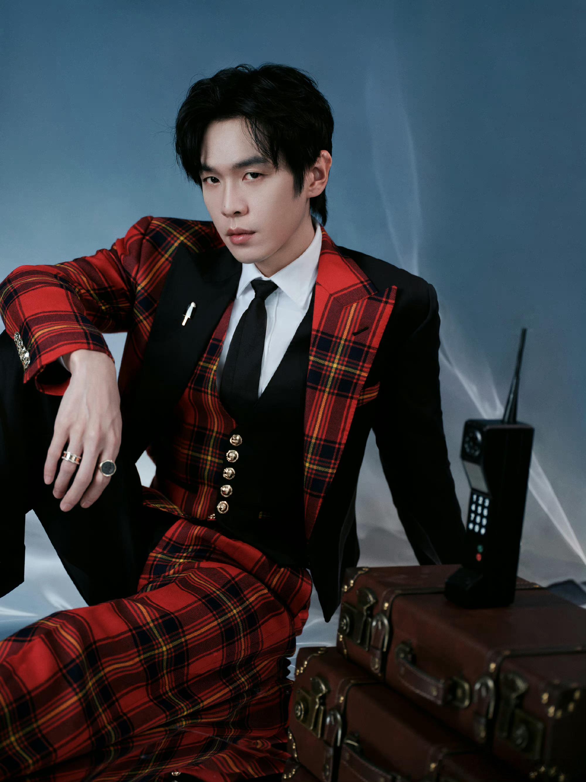 #娱乐[超话]##张若昀拼接格子西装##张若昀a感拼接西装#张若昀a感拼接西装，
