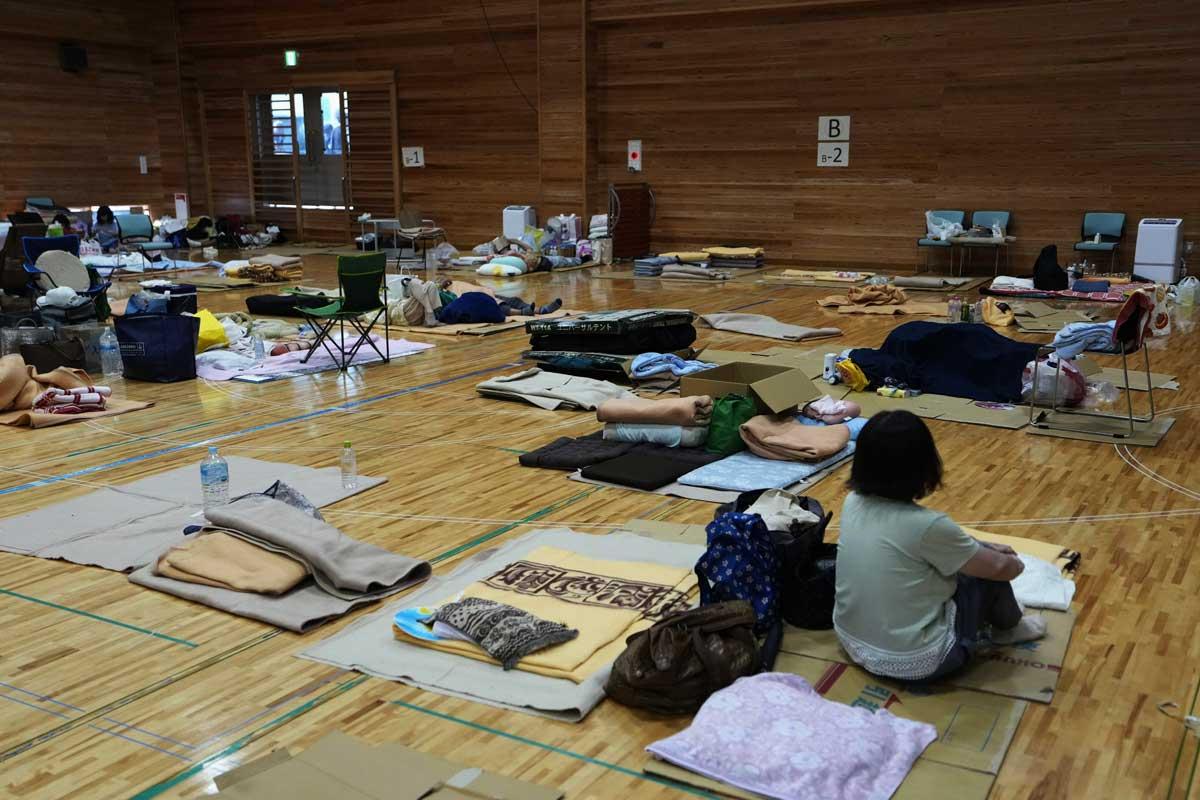日本熊本县遭遇双重打击，地震之后，新冠病例也来了。
 
据日本共同社8月3日报道