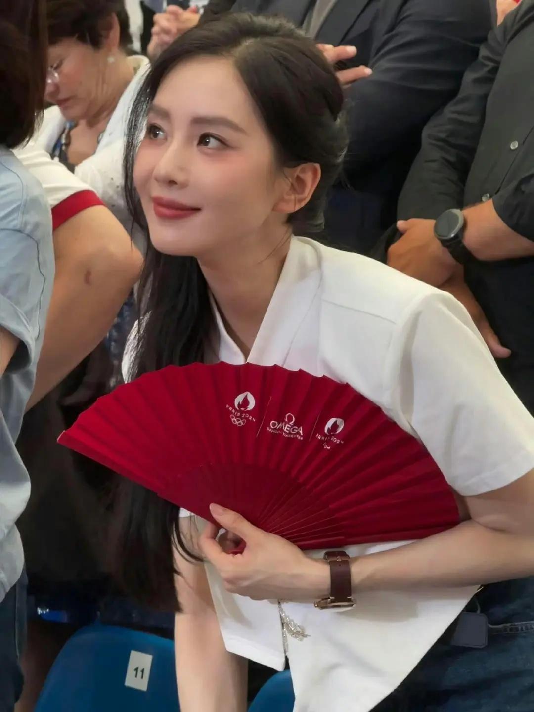 刘诗诗被审判脸僵不自然，有股苦相感 ​​​