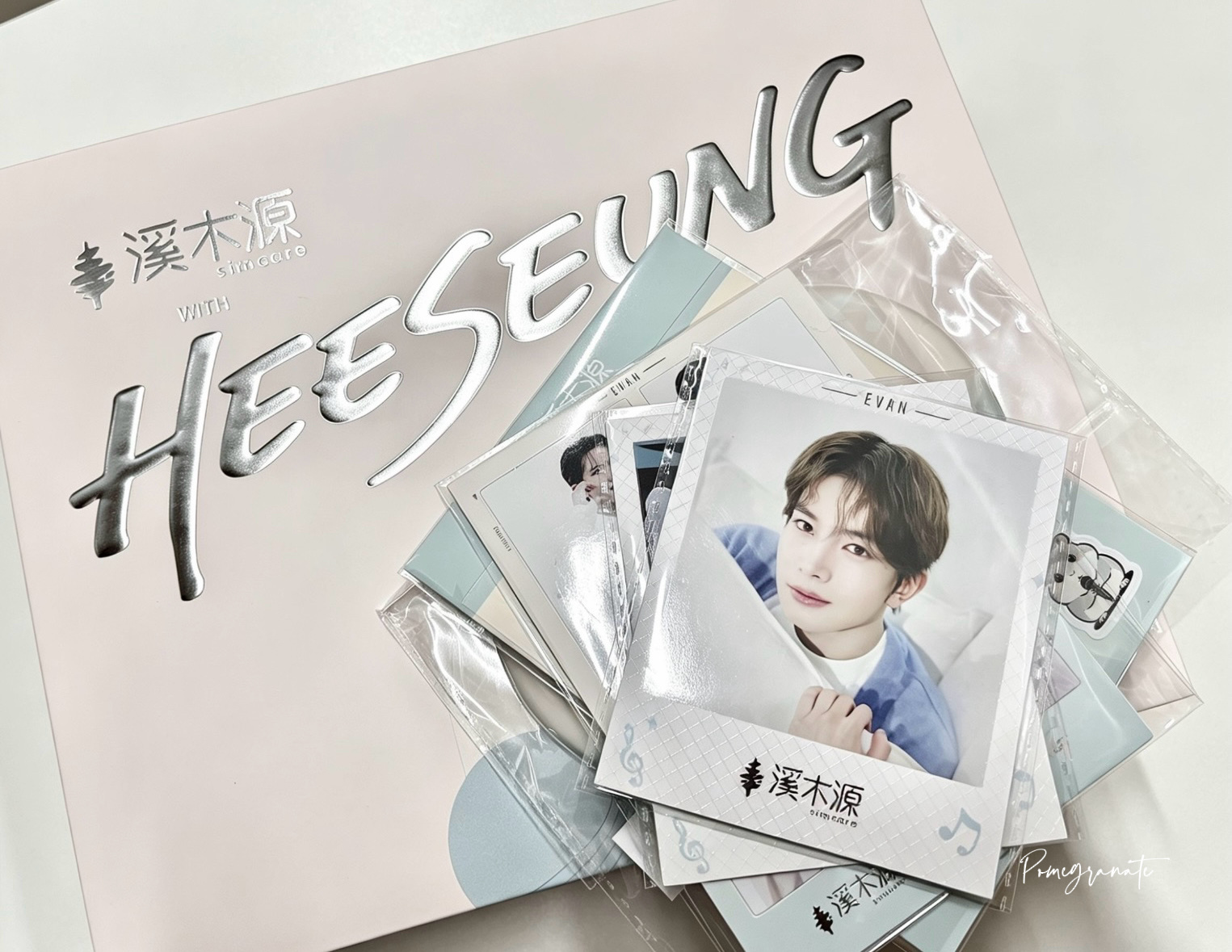 李羲承  蓝色和橙橙真的很适配，氧气感爱豆的感觉一下子就有了🍧 