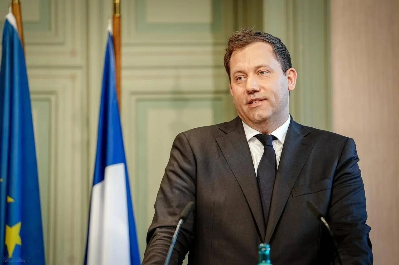 德国突然倒向中国，强硬政策瞬间崩塌，欧盟跟风还是自立？
11月17日德国和中国开