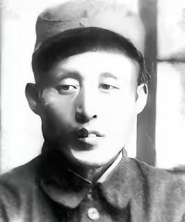 一名抗联军长私自离队，身上带着短枪、伪币和六十余两黄金；五年后，他没有投敌，也没