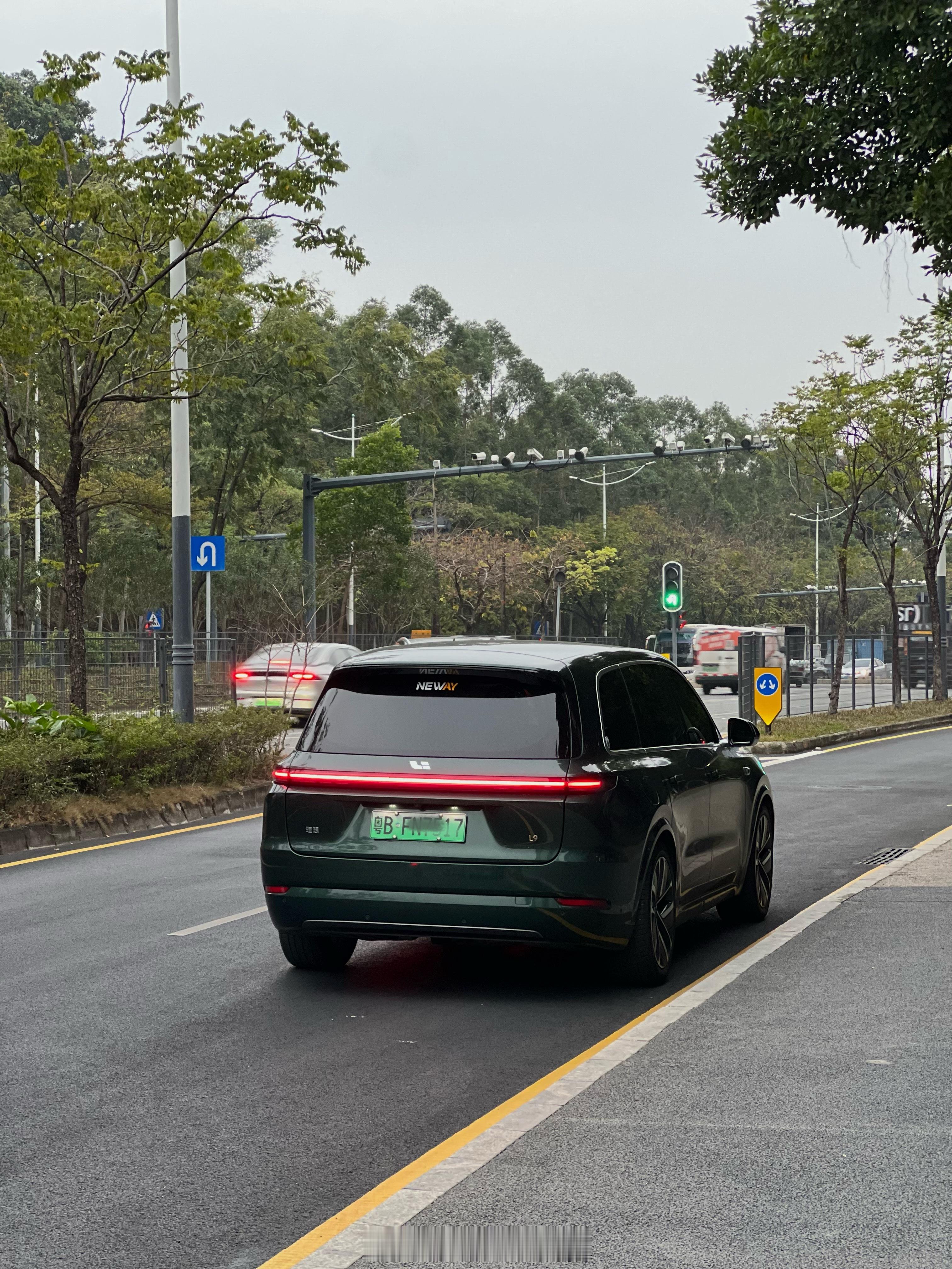 想换一台理想i6 开开……