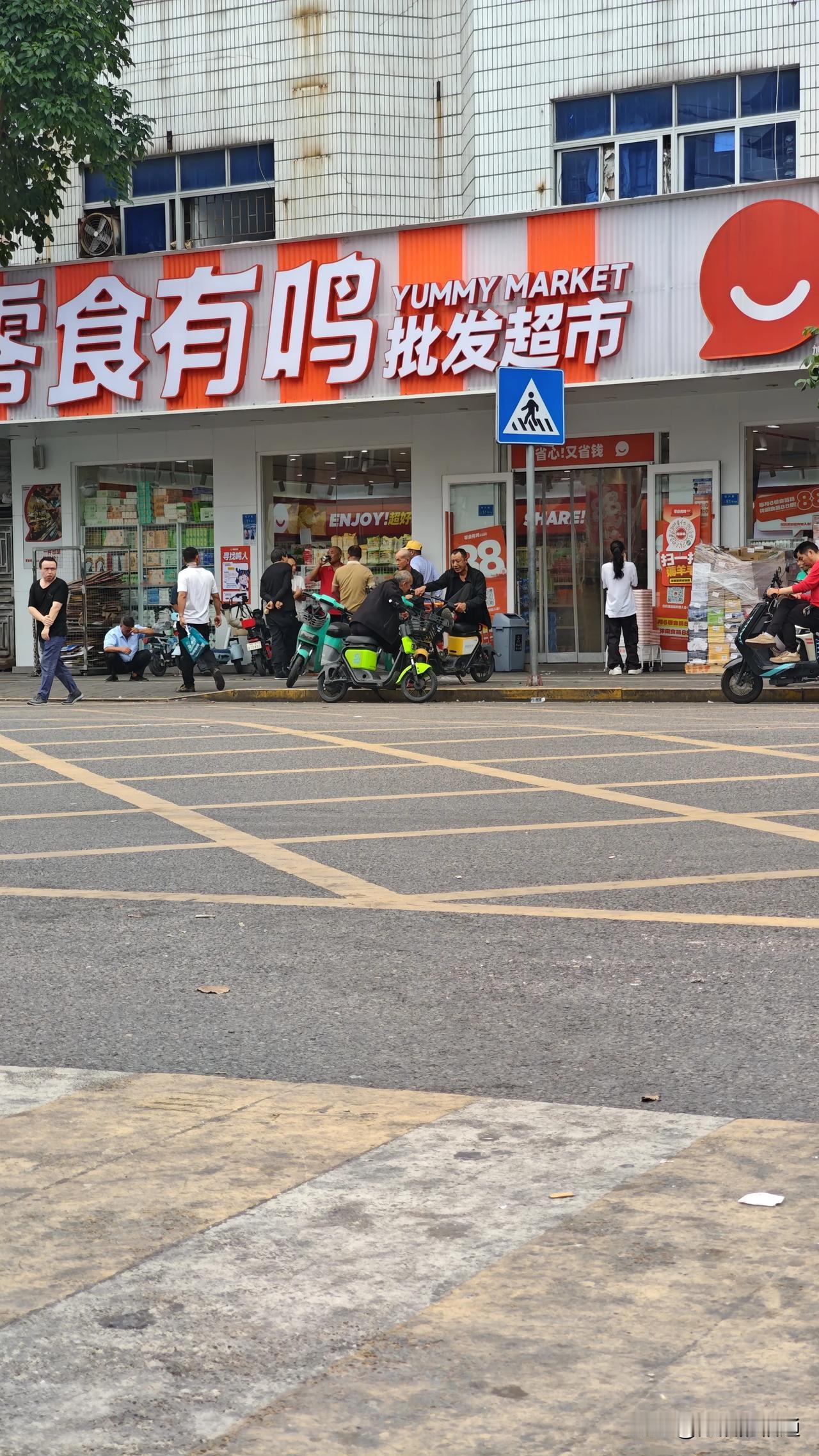 36岁的流浪老哥乘坐公交带着失望离开了沙墩日结基地。本以为可以在此日结基地干几天