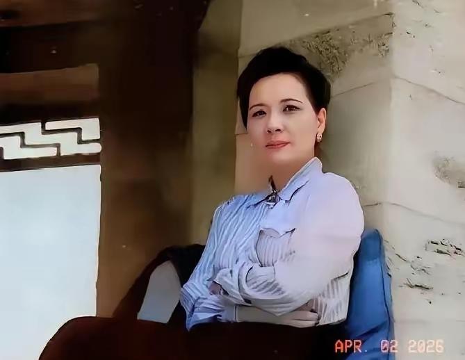 1946年，南京街头，一个穿旗袍的女人被人摸了屁股。换作别人，可能骂两句就算了。