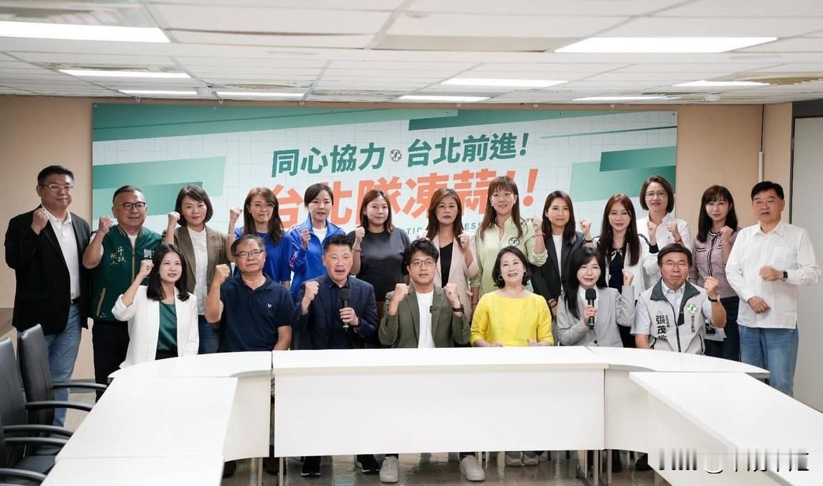 民进党立委吴思瑶昨天（28日）在脸书发文称，今天回“娘家”，陪伯洋拜会台北市议会