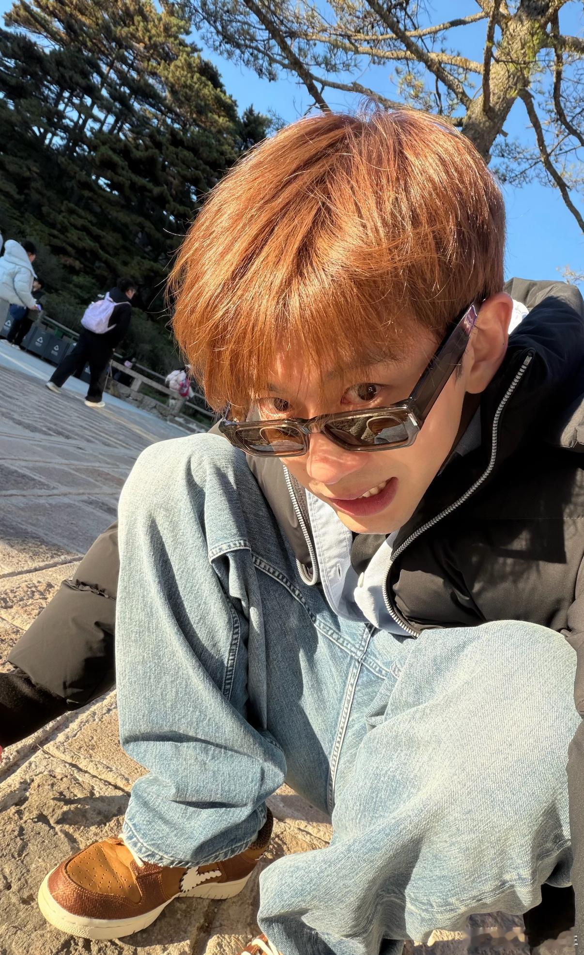 这和费启鸣一起看日出有什么区别 跟闺蜜吐槽“太会了”，她发我费启鸣看日出的截图，