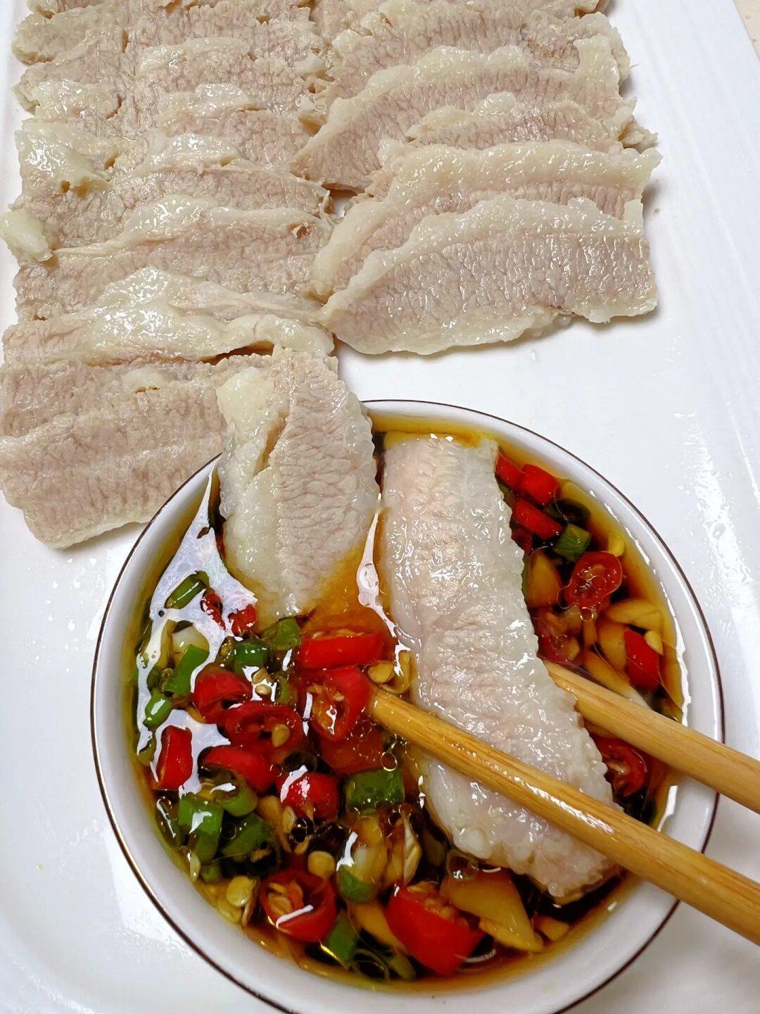 ㊙️巨好吃又简单的白切猪颈肉！