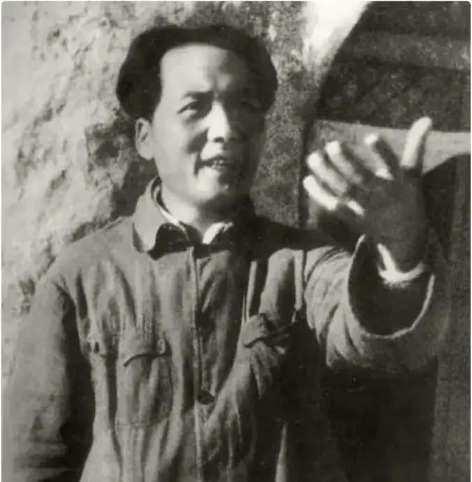 人人动手，丰衣足食！
枪杆子里出政权！