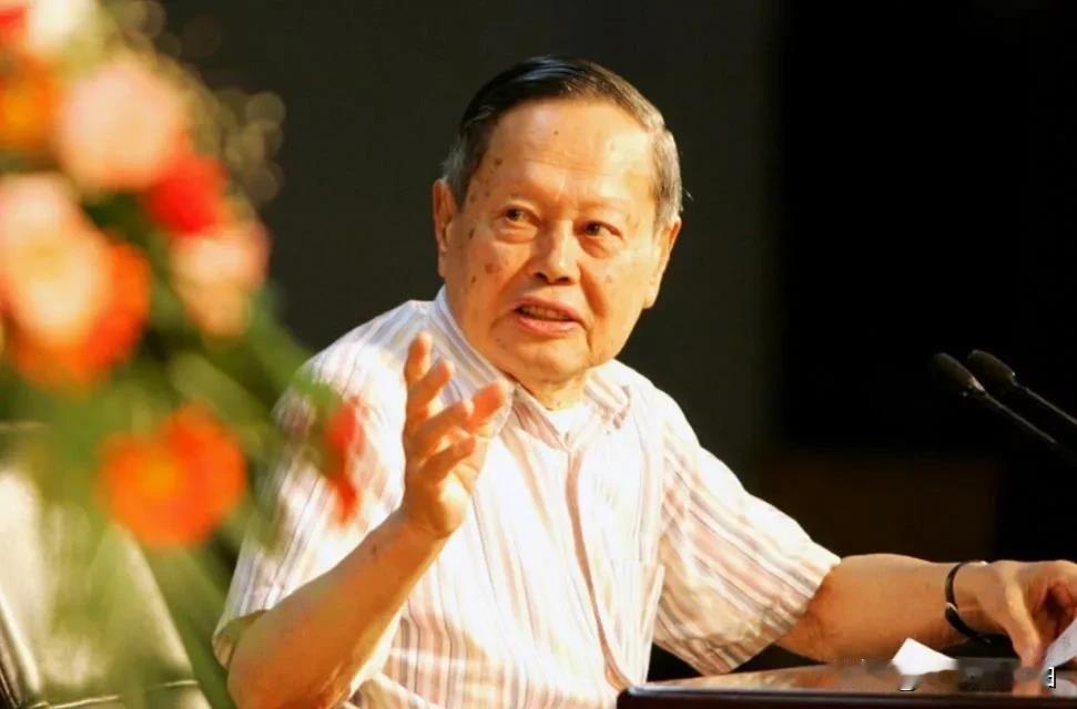 十位名人改回中国国籍：

1．杨振宁：美国﹣中国🇨🇳
2．李嘉诚：加拿大﹣中