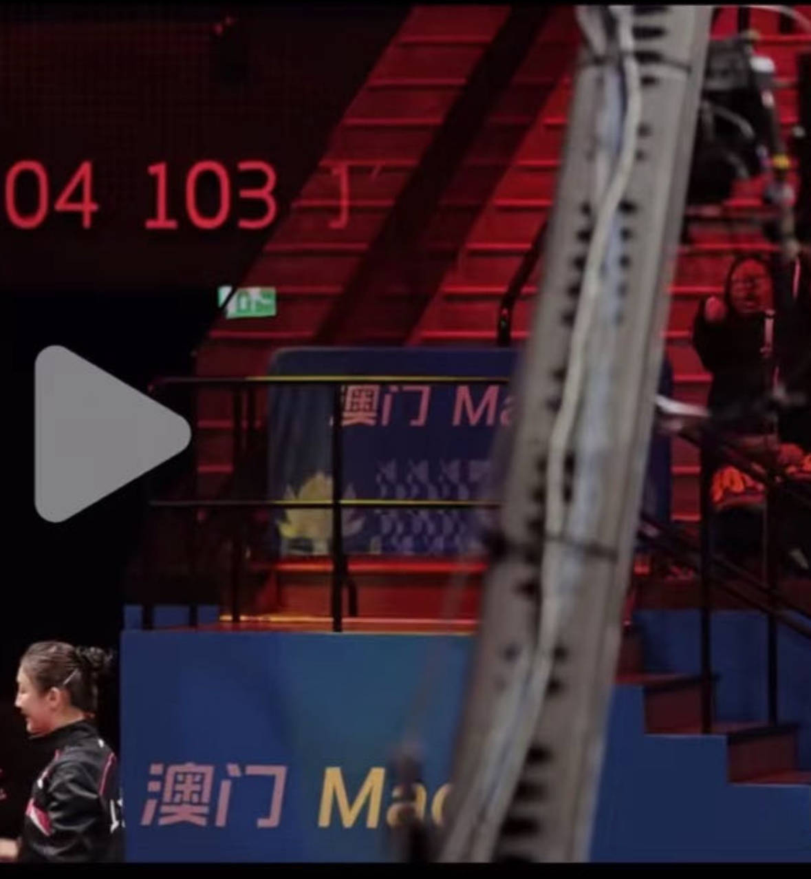 这位美女可以跳出来认领一下自己的行为吗