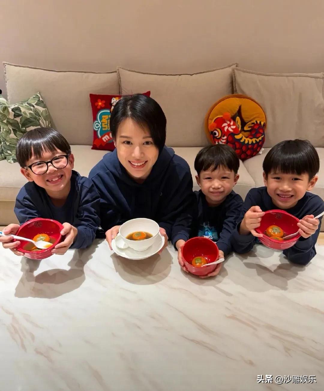 胡杏儿，元宵晒照！

3月3日正月十五元宵节，明星宝妈胡杏儿也赶着热闹，在社交平