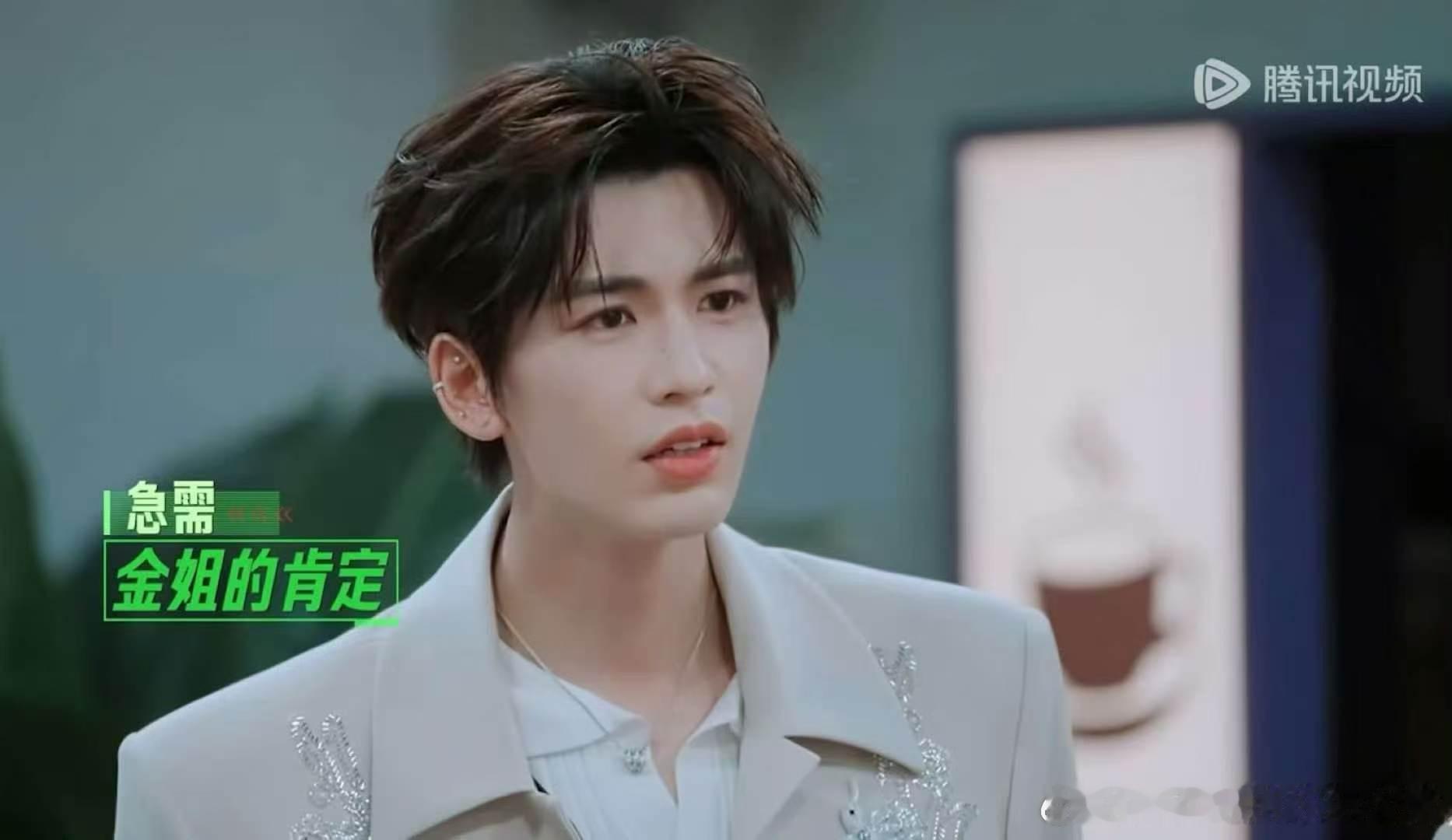 张凌赫很喜欢叫姐妹张凌赫对孙千叫姐妹 很喜欢张凌赫叫姐妹这个习惯。他没有用男人的