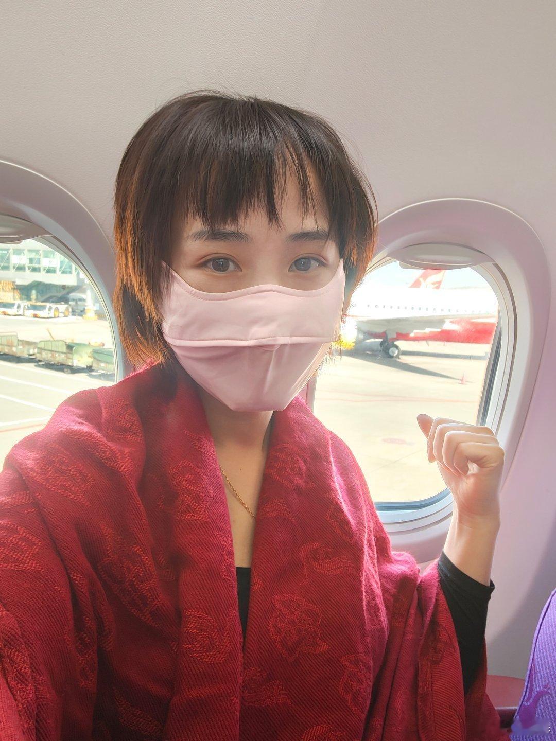 登机去北京了，明天国家会议中心见小米人车家全生态合作伙伴大会付卷卷爱粟