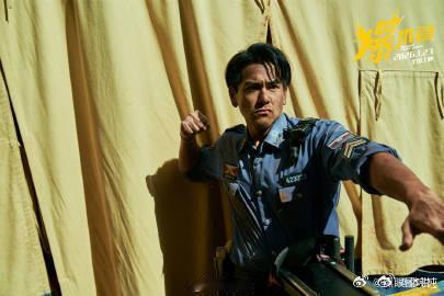 彭于晏当爹还挺温柔跨年电影愿 《爆水管》9分封神！荒诞喜剧混搭硬核动作超上头，彭