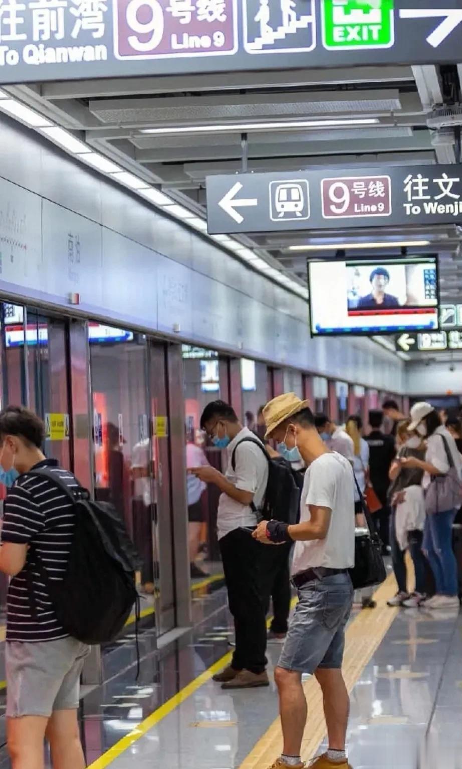 发现没？现在的年轻人越来越没有“责任感”:

1.找女朋友按说要主动，年轻人居然