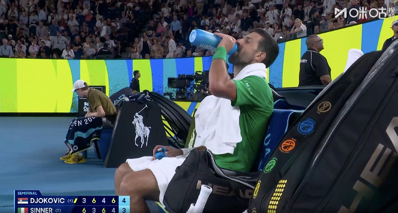 看看这比分：6-3/3-6/6-4/4-6，决胜盘一直纠缠到3-3，怎么样？德约