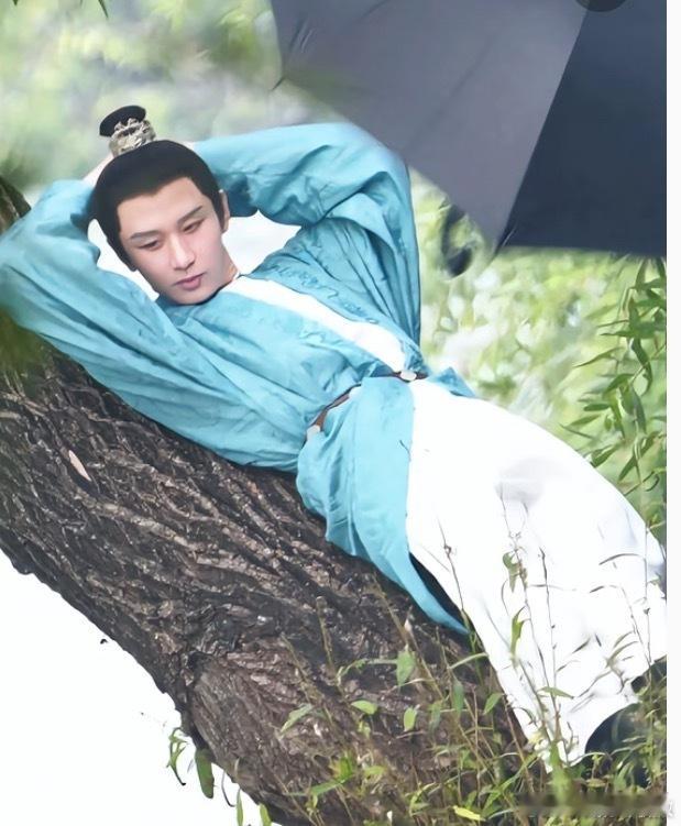 已经可以想象这剧播后很多粉丝会因为颜值和身材脱粉了 ​​​