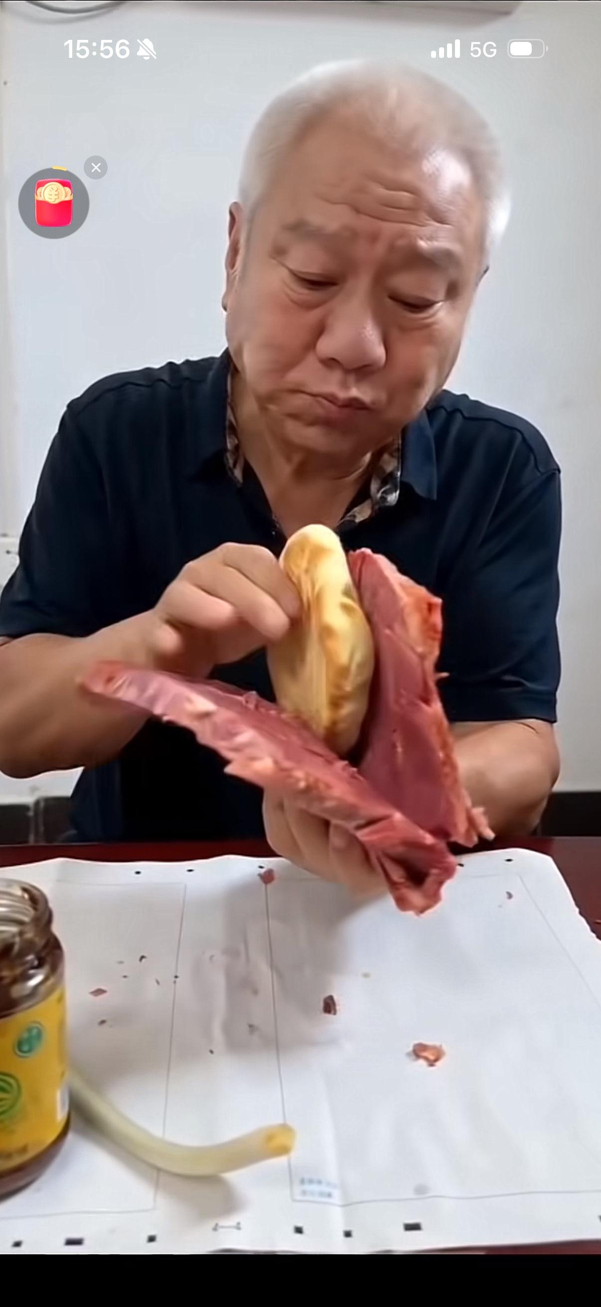 肉夹馍
了解的人都知道
只有陕西西安的肉夹馍才最正宗、最好吃吧