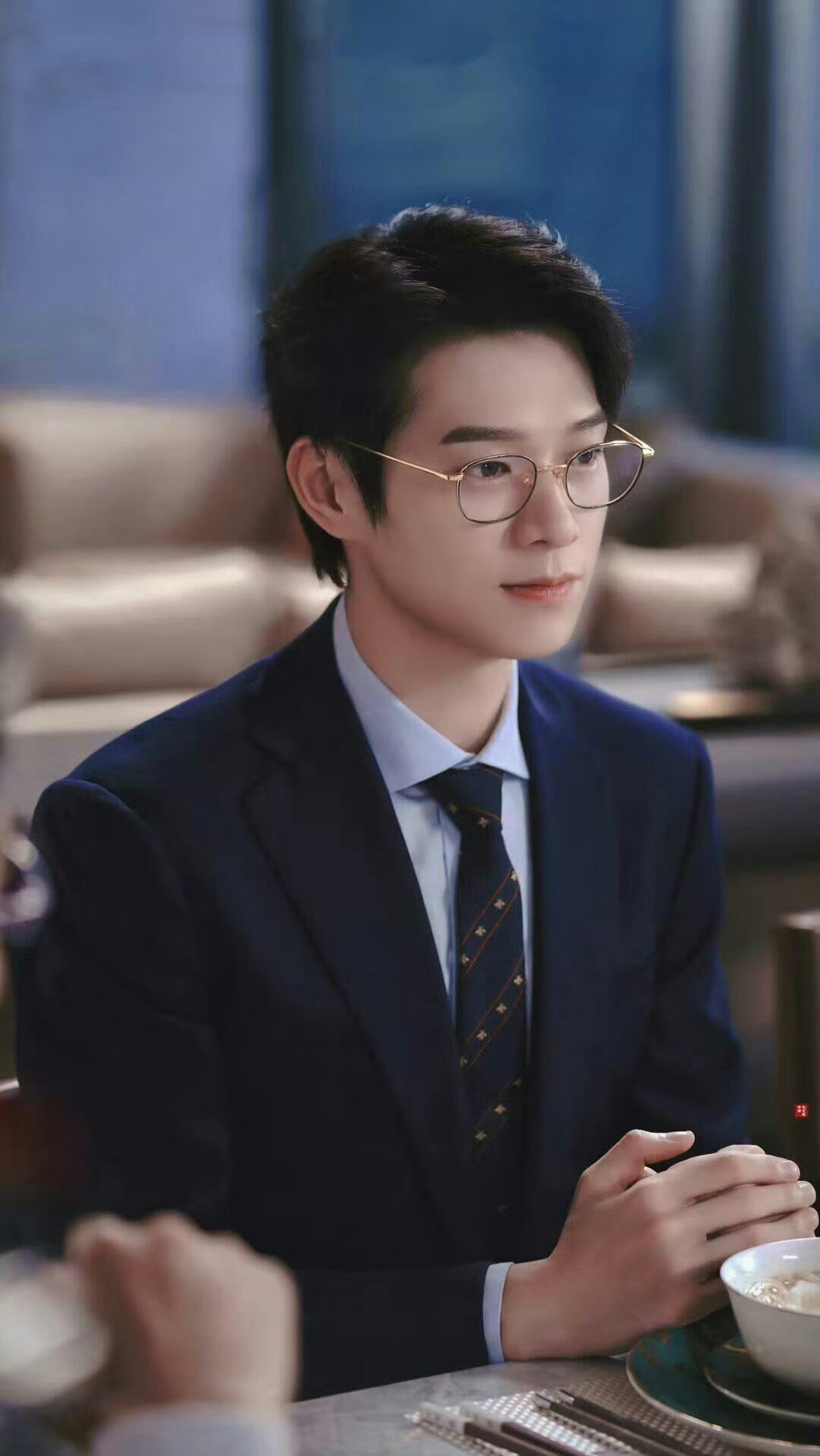 魏大勋是什么眼镜圣体 确实没见过和眼睛适配度如此高的人，戴眼镜和不戴眼镜像是两个