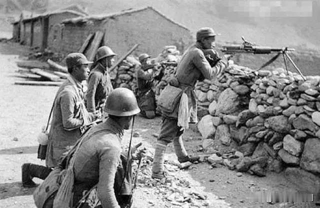 1945年5月22日，曾岳峰身受重伤，无奈掉队在山上，恰逢发现一块空阔地里100