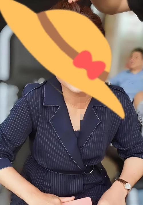 没人说在中国不可以炫富，只要是合法所得有什么不可以炫耀的？她闫某晶是炫富吗？她先