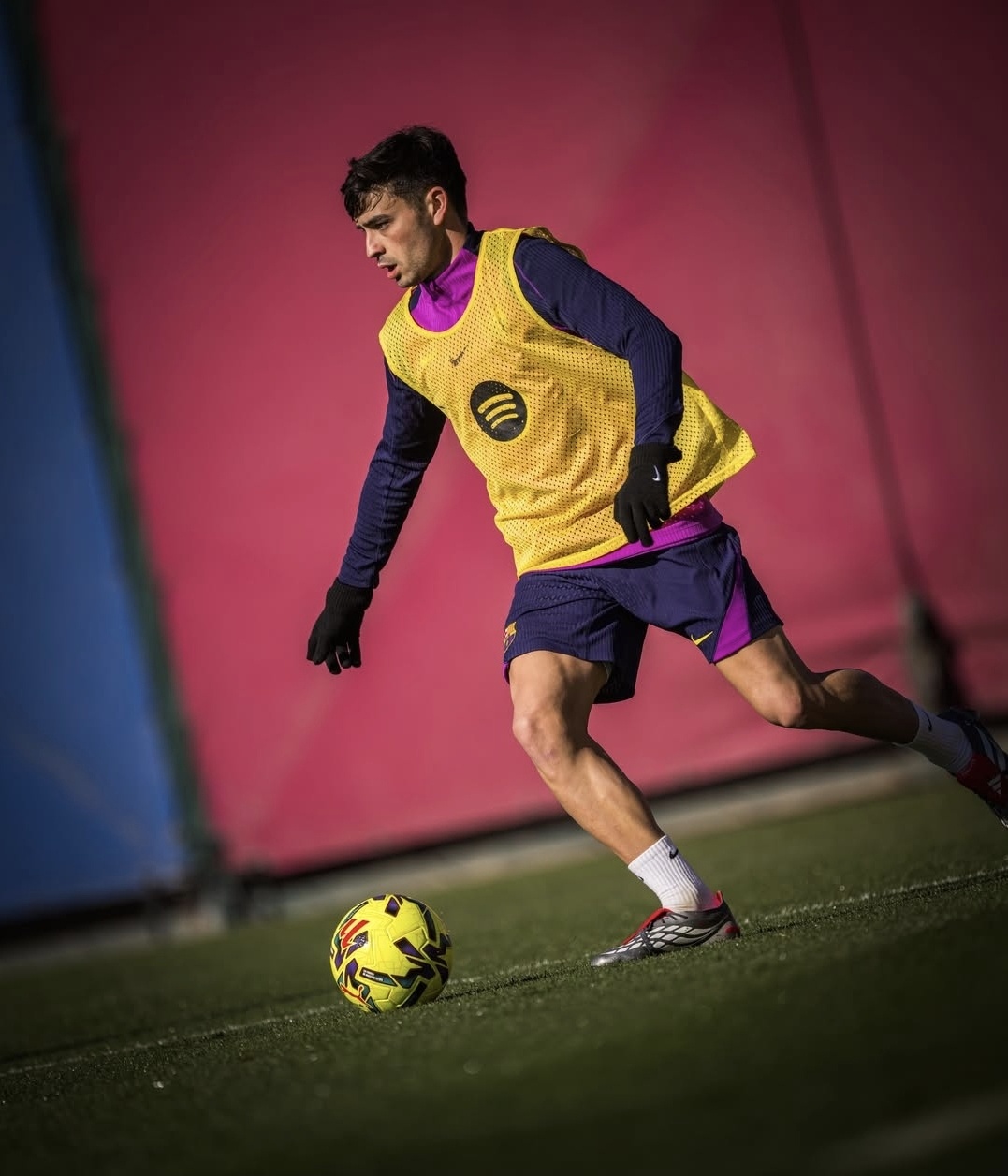 佩德里回来了。西甲巴萨vs阿拉维斯