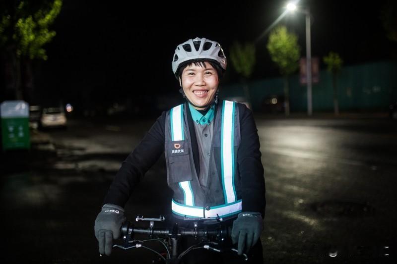 朋友缺钱去干代驾，这想法挺靠谱的。代驾工作时间比较灵活，想多赚点就多接几单，不想