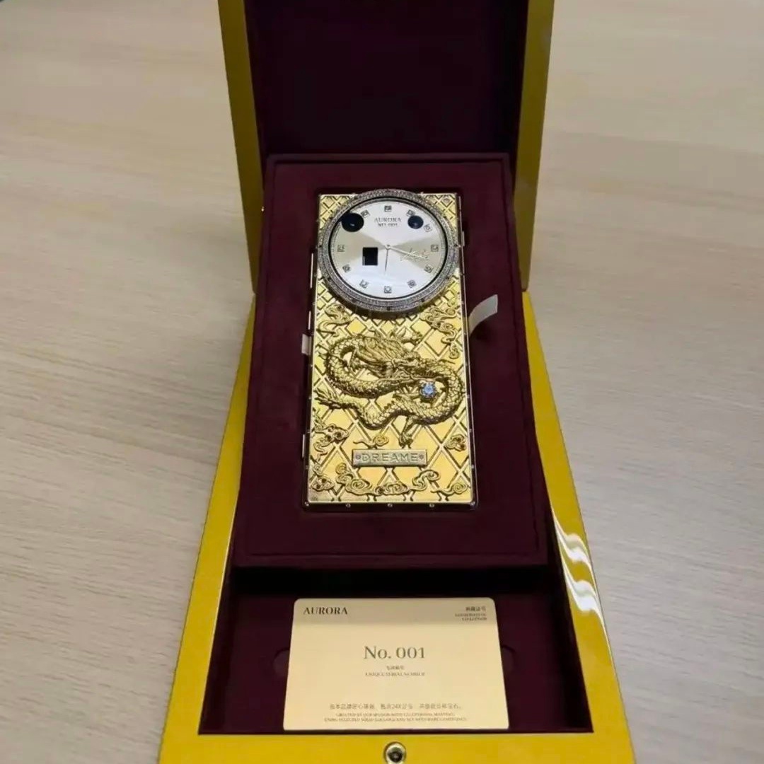 追觅手机负责人近日对外表示，公司已正式交付001号AURORA手机，三万美金交易