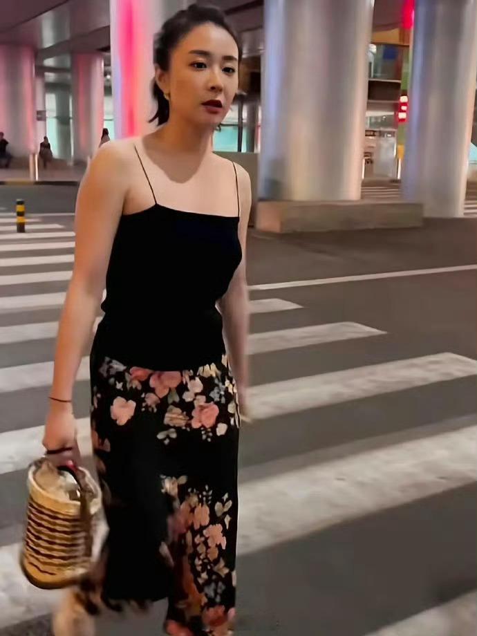高叶这种身材吊带这么细不怕吗？ ​​​