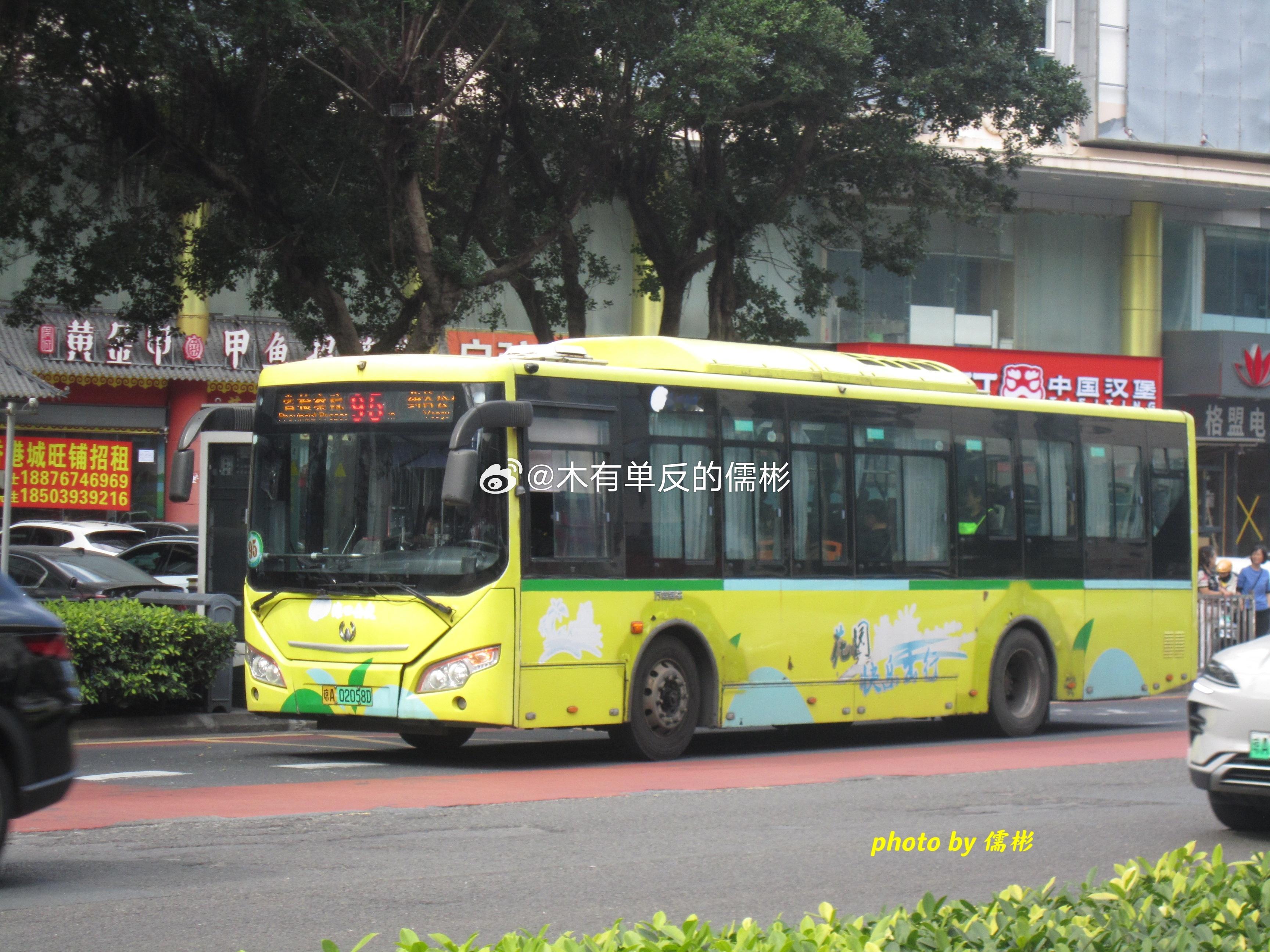 义龙中学杂图遇到个贴纸路牌的二代金龙L31也是蚌埠住了 海口