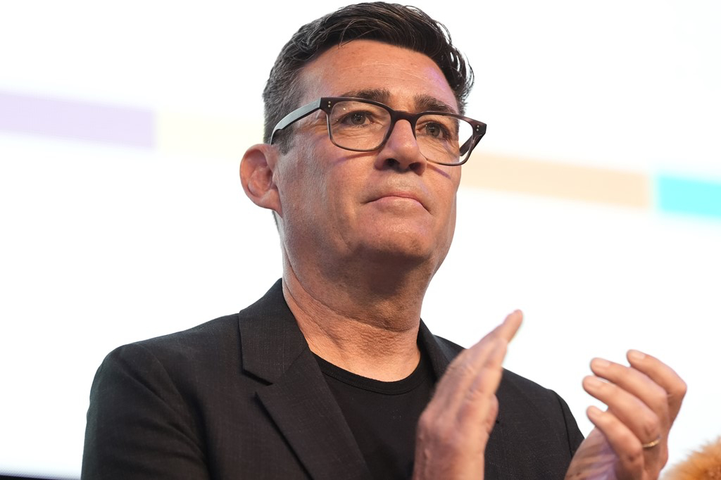 斯塔默下台之后，预计新首相是一个叫做安迪·伯纳姆的，他表示，英国对乌克兰的支持不