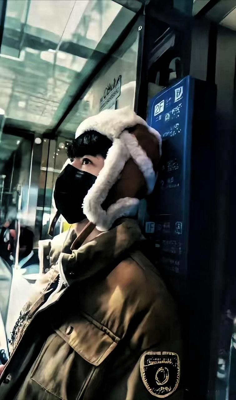 维公元2025年11月20日，岁次乙巳，寒衣节风凉，我们在网络这方天地，为先生燃