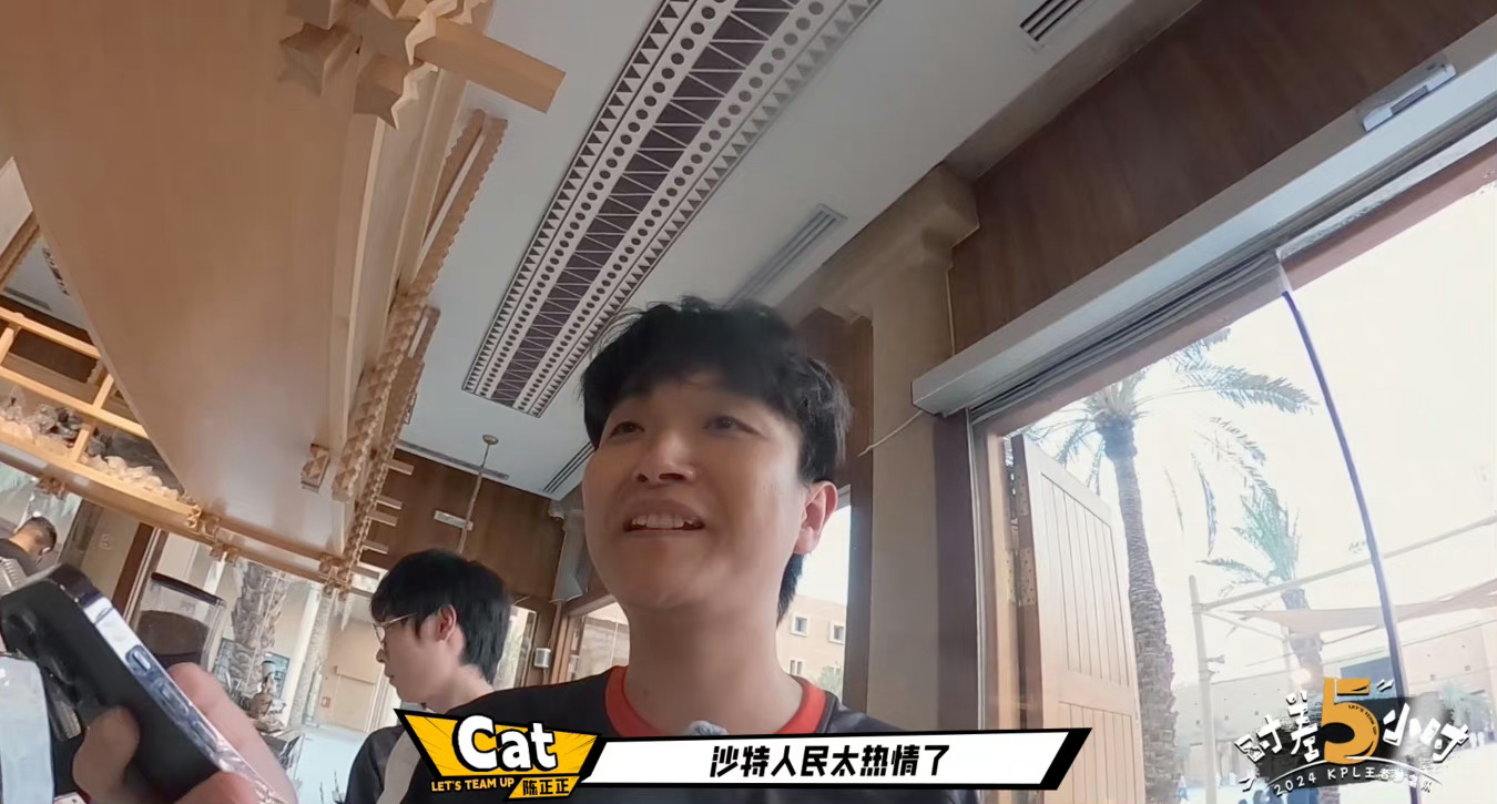 #Cat被沙特热心路人暖到#热情的沙特人民 ​​​