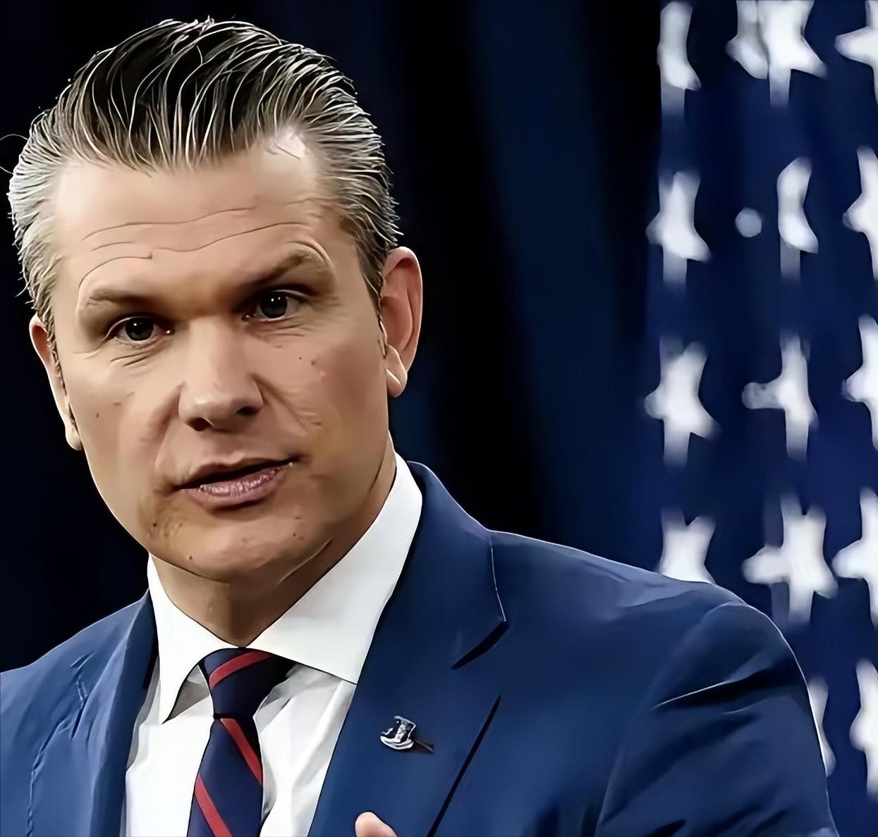 美军扔下了一枚13.6吨的超级钻地弹。
花了24亿美元造的隐形轰炸机运来的。
他