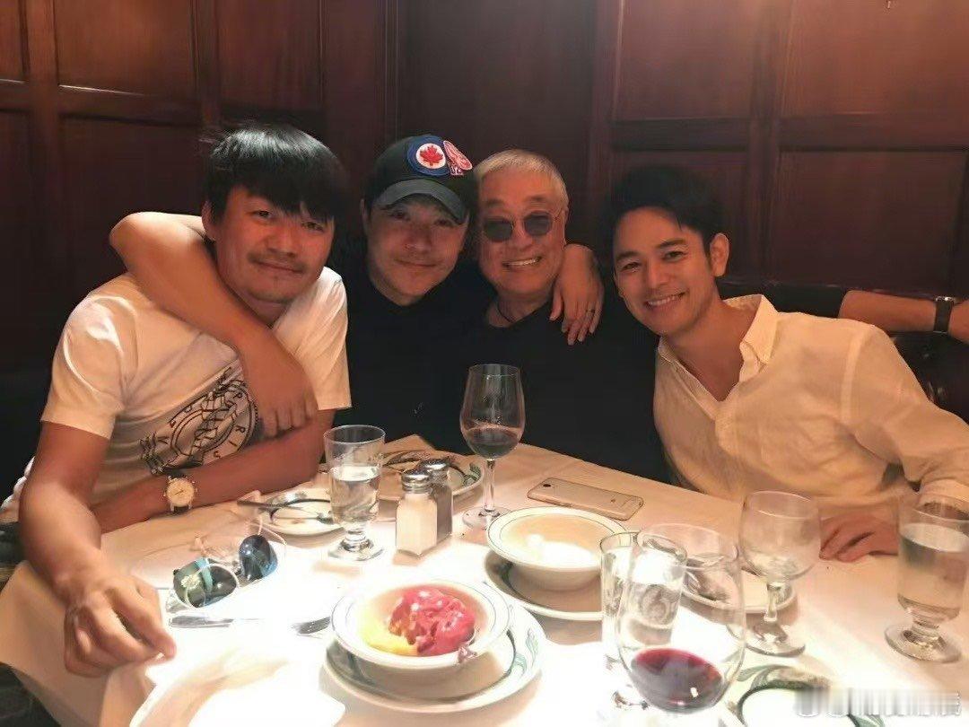 唐探1900该笑就笑该燃就燃  观看《唐探1900》，就像乘坐了一辆过山车，时而