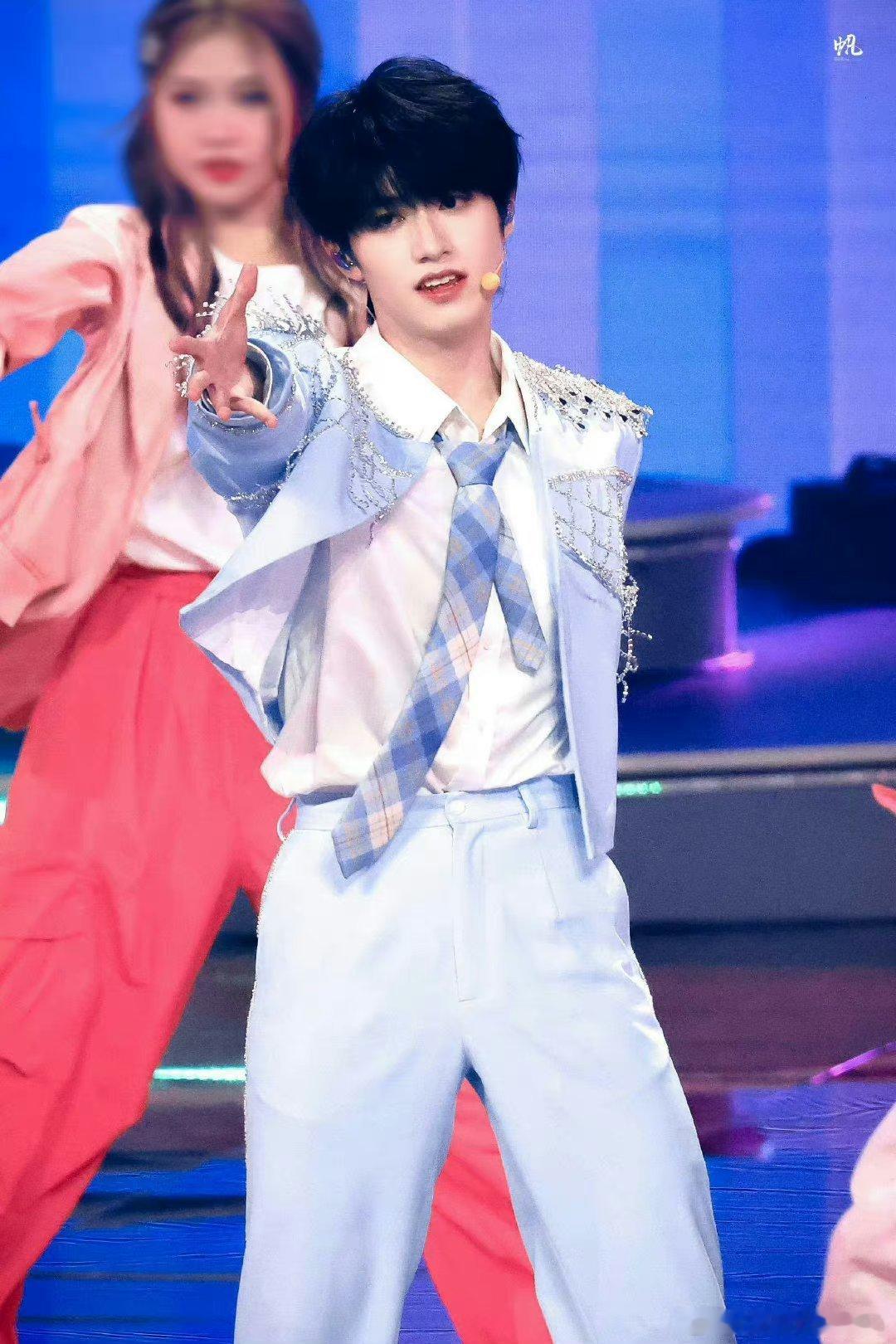 #朱志鑫没有镜头##朱志鑫湾区升明月内场图# 朱志鑫大湾区晚会舞台没有镜头……请