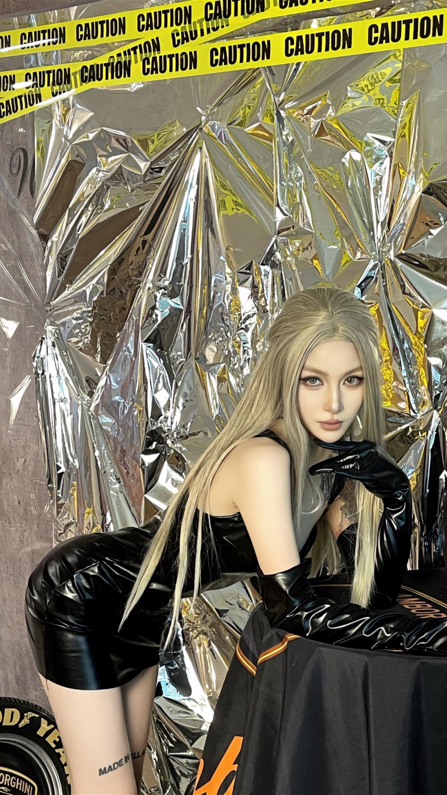 做什么大哥的女人  要做就做女人的大哥。