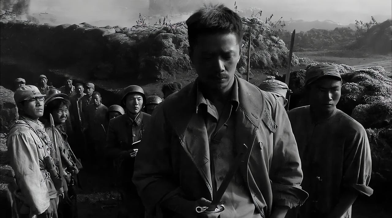 《我的团长我的团》刚播出时，评价一般，原因是该剧画面较暗，题材较偏，众多角色出场