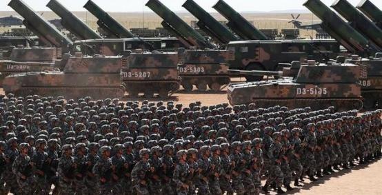 美国现在担心的不是中国迎头超越，而是中国选了一条与美国完全相反的道路。现在的中国