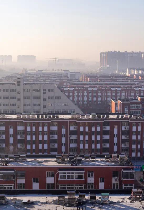 真的别低估北方冬天的冷，那是南方人体会不到的“魔法攻击”。在北方，冬天室外的铁栏