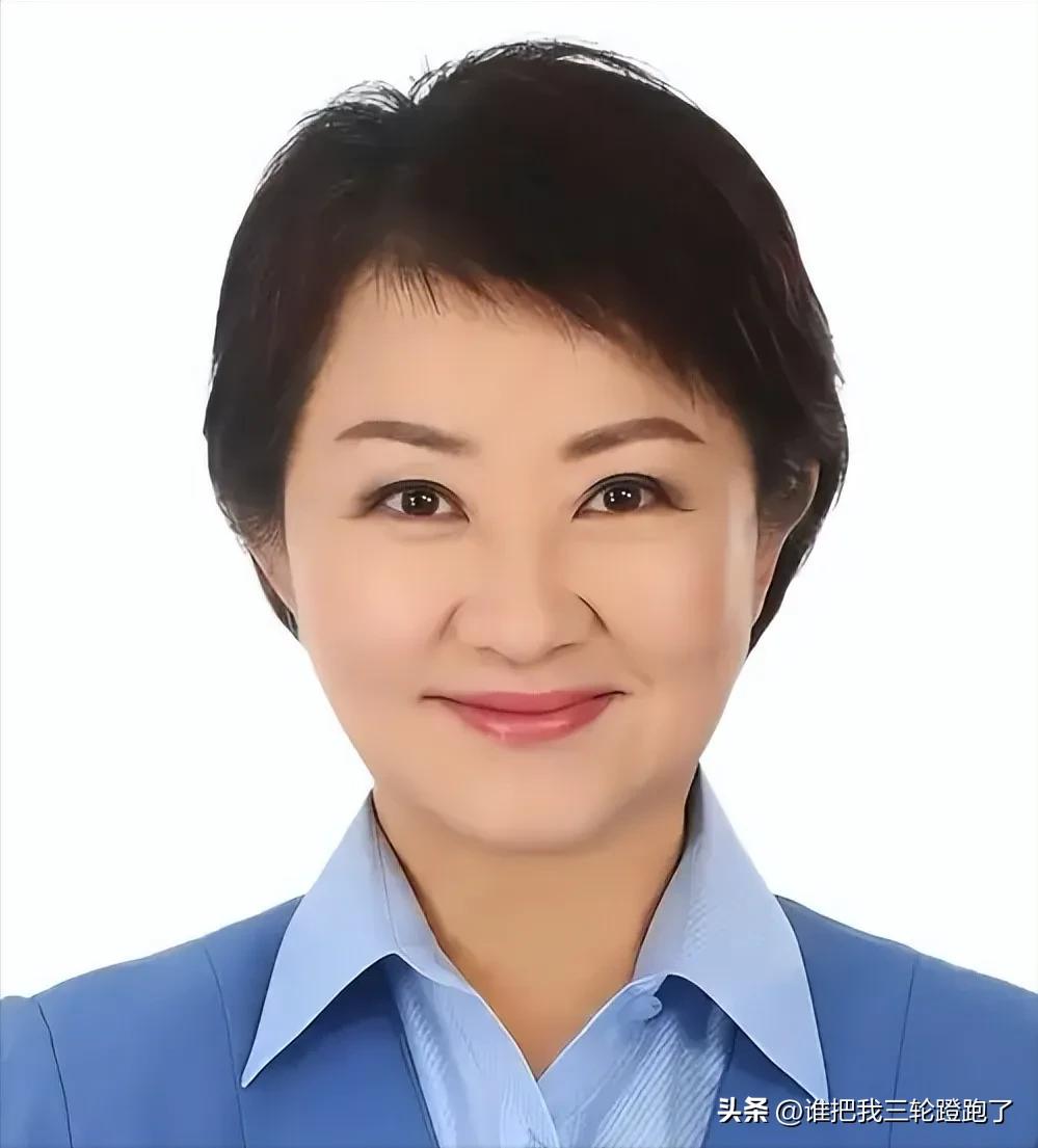 就在刚刚，
 
台中市长卢秀燕发布声明，
 
3月26日，卢秀燕窜美回台的11天