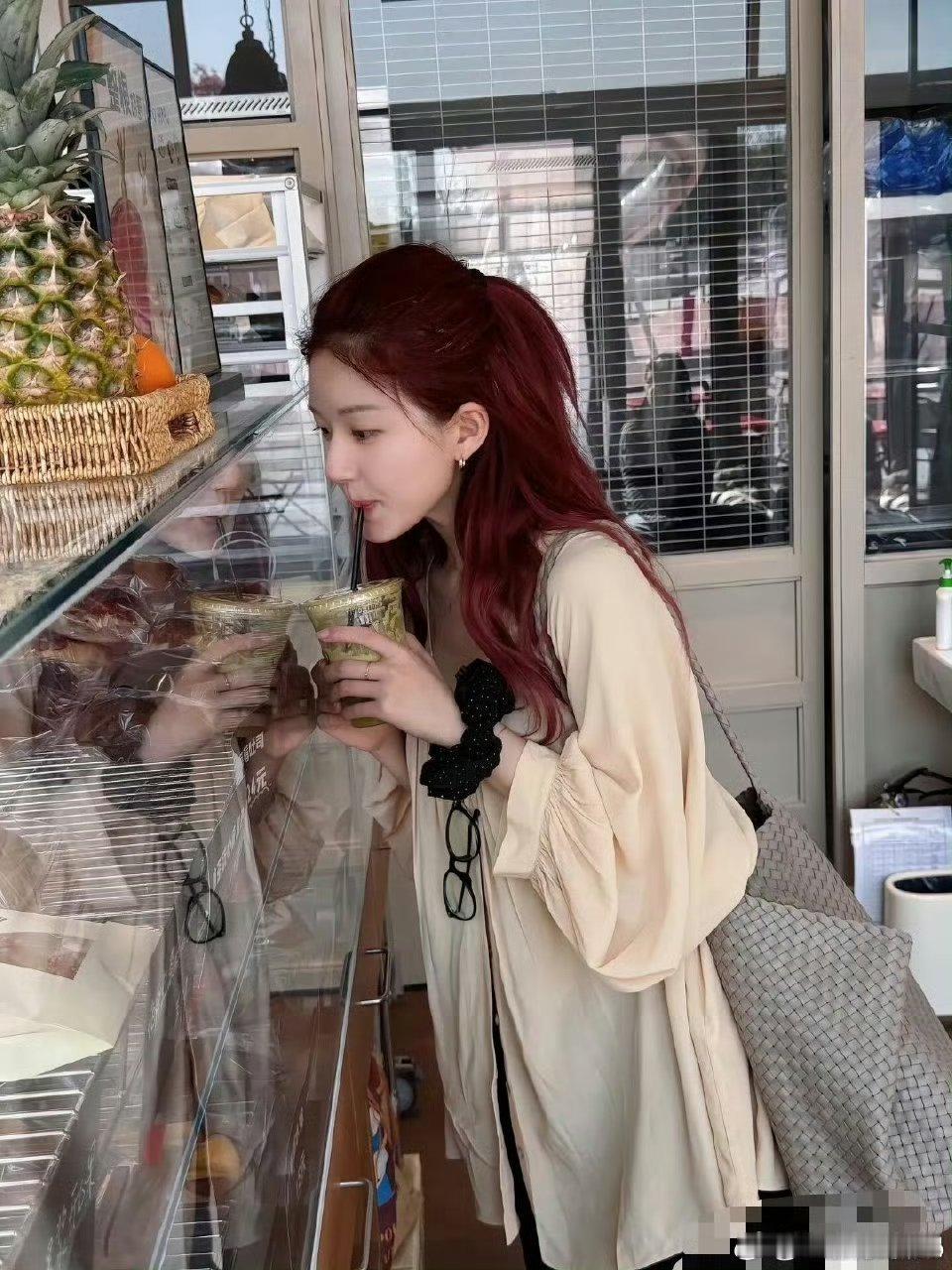 这是什么时候的赵露思啊，这个红发看上去很可爱啊 元气大方 