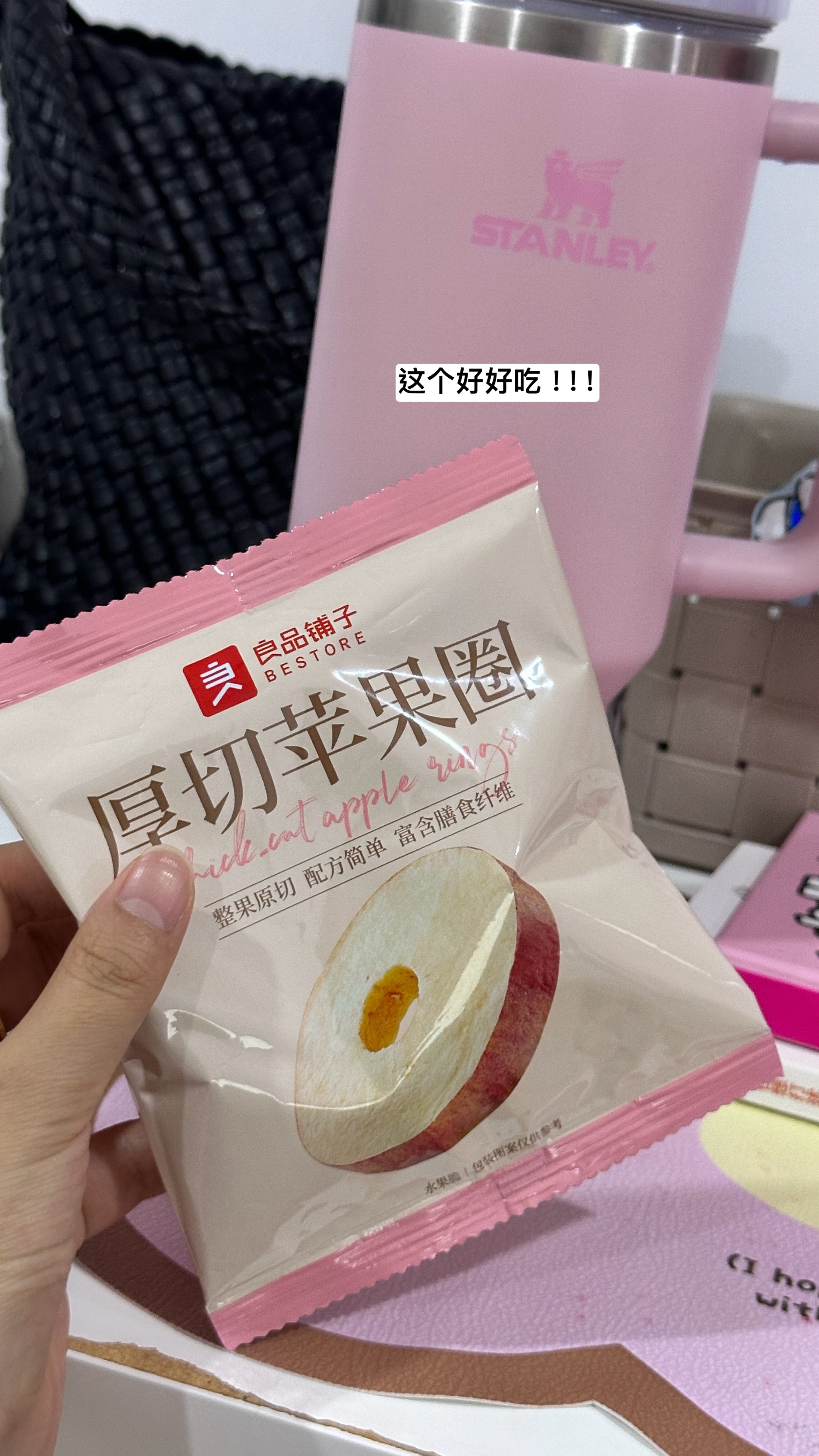 孩子今天依旧值班(_ _).｡o○感觉白天吃的太少了 这会儿非常饿 吃了两包小鸡